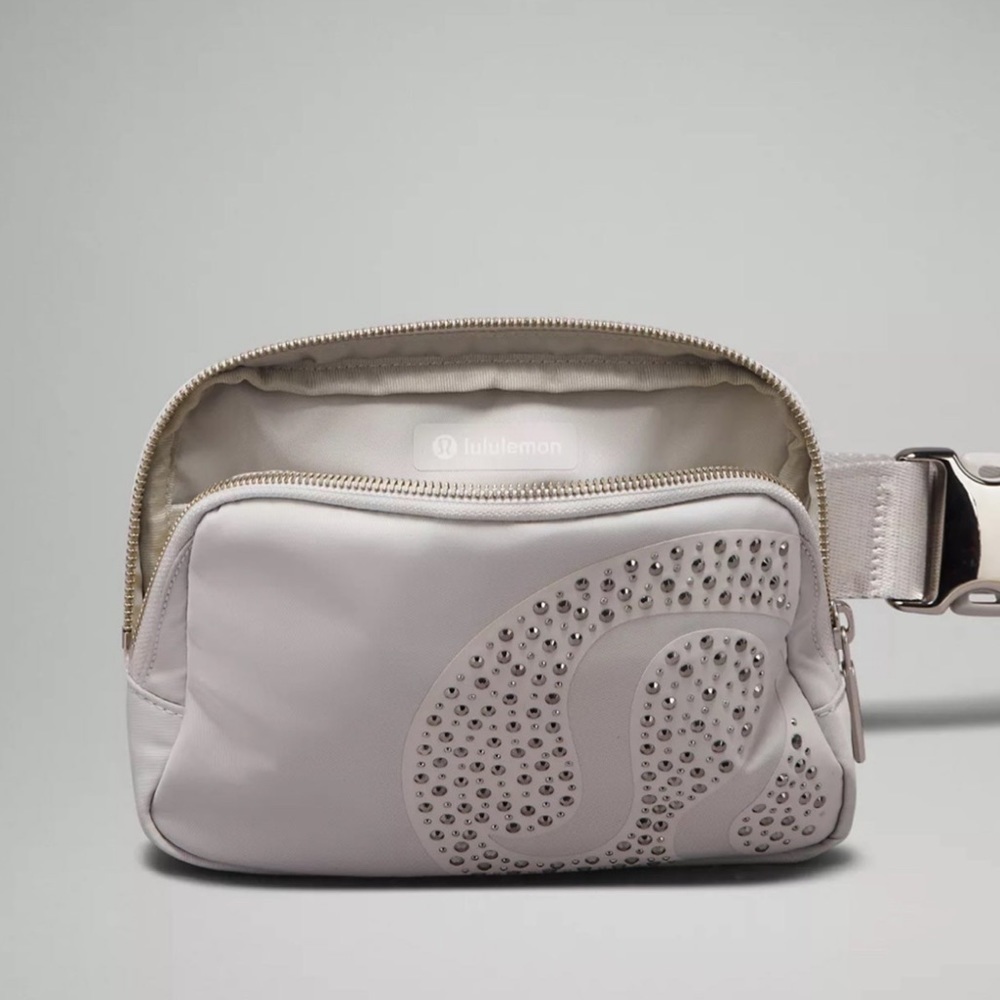 Lululemon 1L Vapor White with Studded Logo Everywhere Belt Bag BRAND NEW - Picture 5 of 8